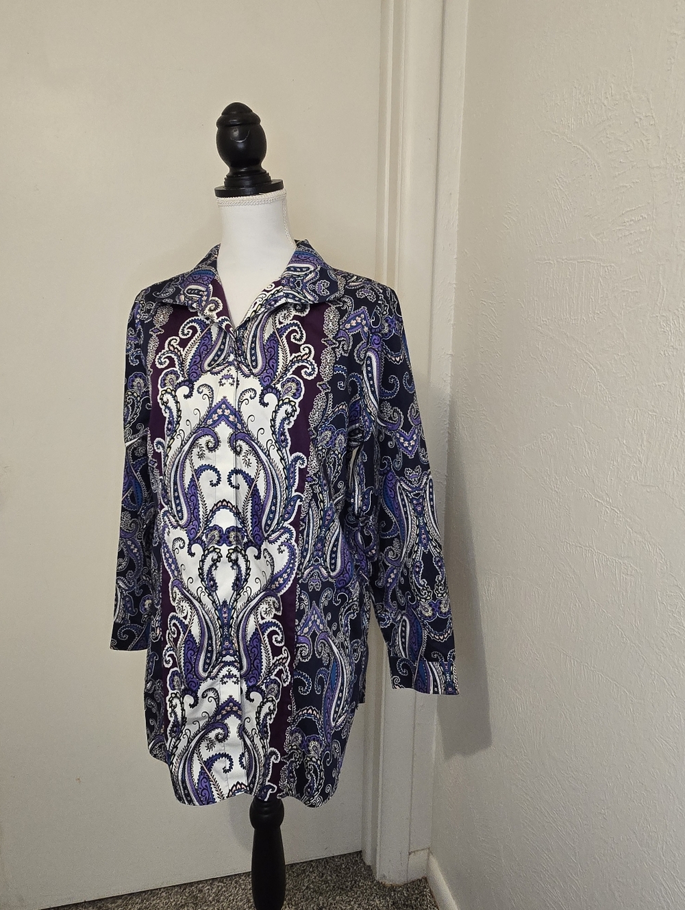 Chico's Paisley Tunic Top in Purple and White Size  1 Or A Women's 8 To 10